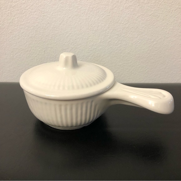 California Pottery USA 879 White Soup Bowl with Handle and Lid - Picture 1 of 7